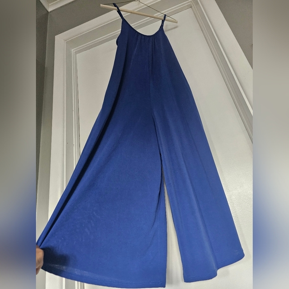 Love Tree Juniors Solid Sleeveless Jumpsuit - Size Small - Picture 4 of 13